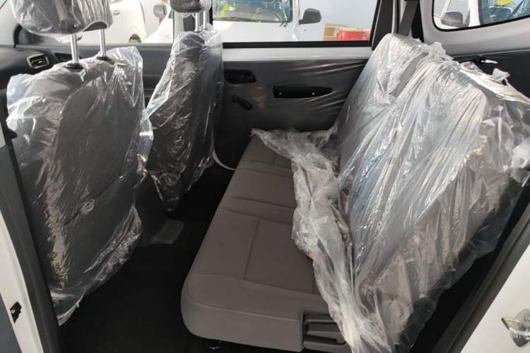 Used Wuling Hongguang New Energy 2024 All-Electric Model 300KM Practical Version Left Rear Seat