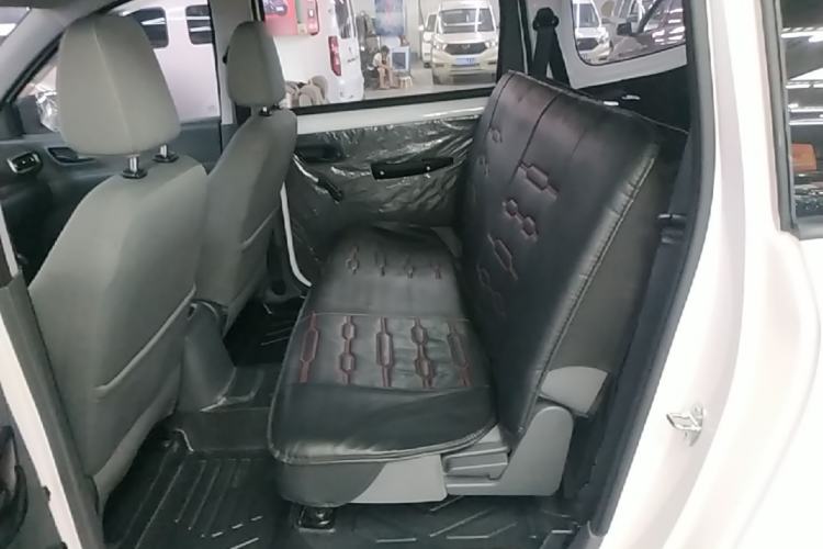 Used Wuling Hongguang New Energy 2024 All-Electric Model 300KM Standard Version Left Rear Seat