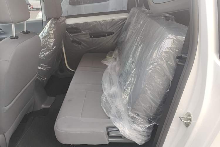 Used Wuling Hongguang New Energy 2024 All-Electric Model 300KM Standard Version Left Rear Seat
