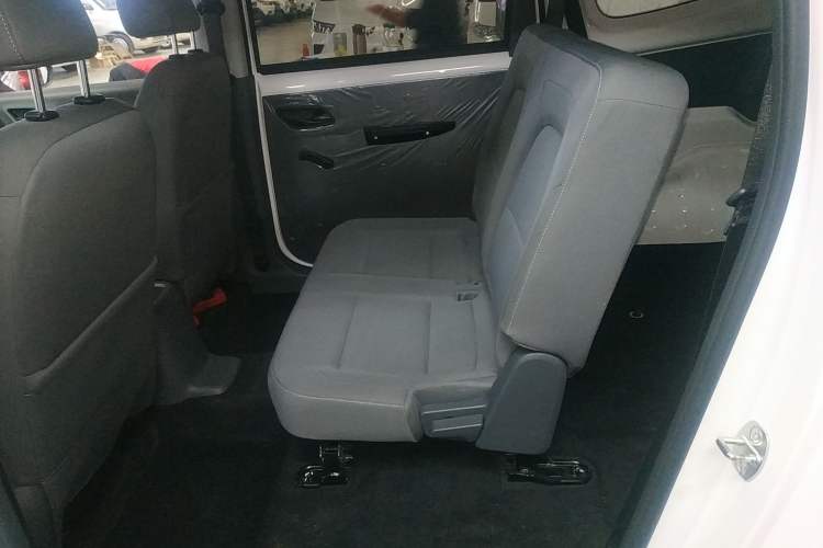 Used Wuling Hongguang New Energy 2024 All-Electric Model 300KM Standard Version Left Rear Seat