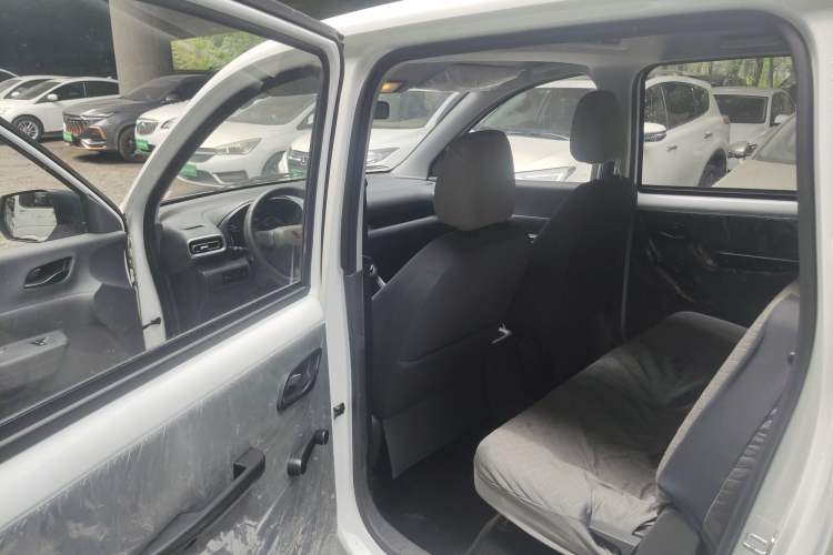 Used Wuling Hongguang New Energy 2024 All-Electric Model 300KM Standard Version Left Rear Seat
