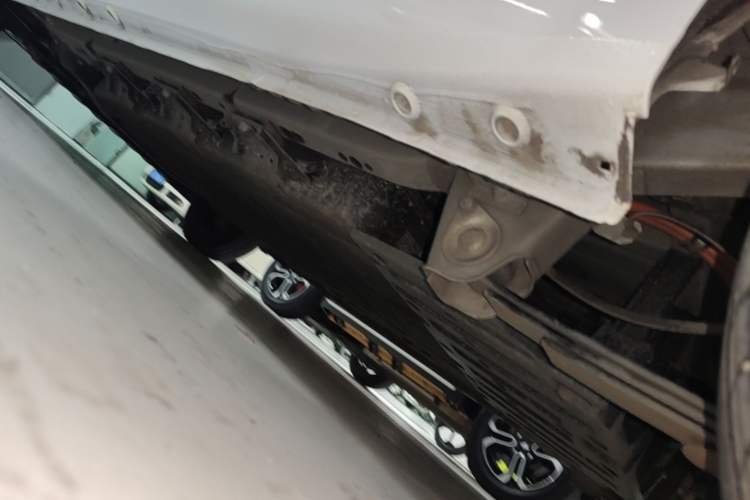 Used Wuling Hongguang New Energy 2024 All-Electric Model 300KM Standard Version Left Side Sill