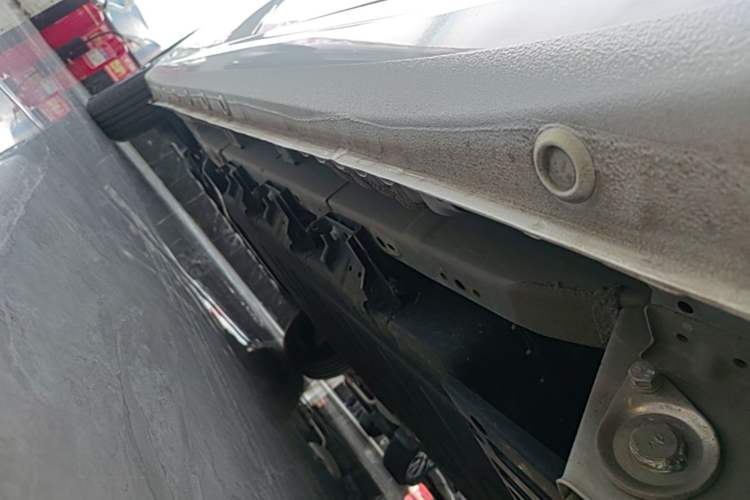 Used Wuling Hongguang New Energy 2024 All-Electric Model 300KM Standard Version Left Side Sill