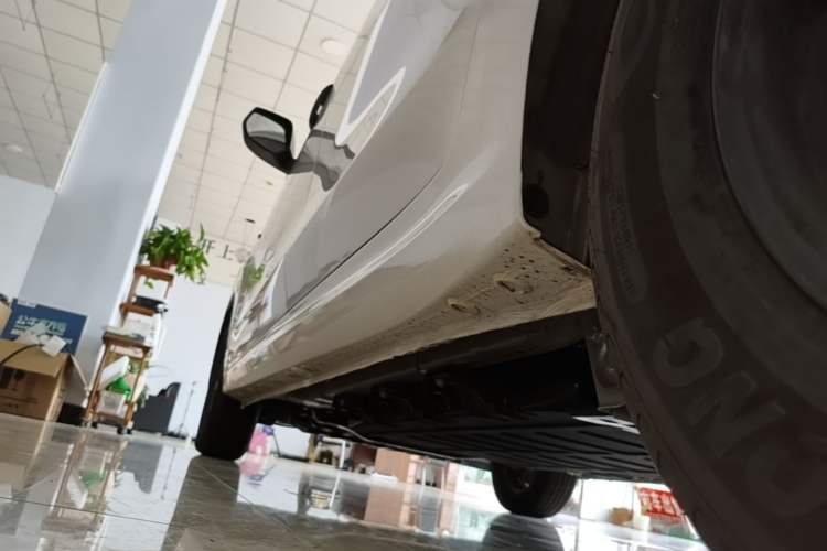 Used Wuling Hongguang New Energy 2024 All-Electric Model 300KM Standard Version Left Side Sill