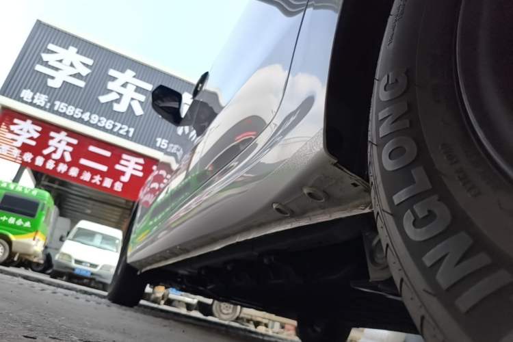 Used Wuling Hongguang New Energy 2024 All-Electric Model 300KM Standard Version Left Side Sill