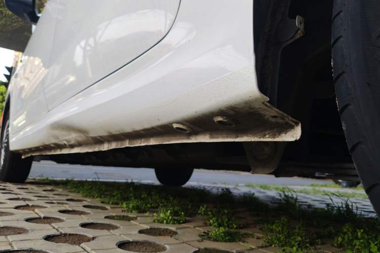 Used Wuling Hongguang New Energy 2024 All-Electric Model 300KM Standard Version Left Side Sill