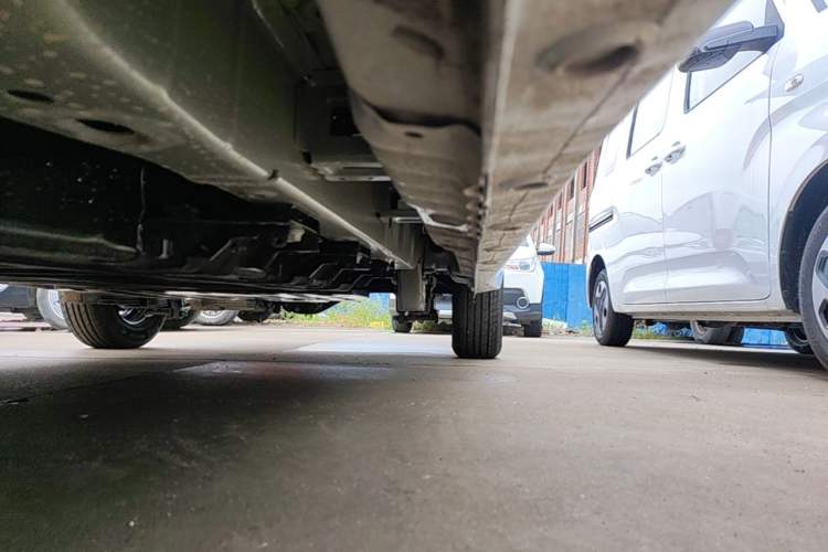 Used Wuling Hongguang New Energy 2024 All-Electric Model 300KM Practical Version Left Side Sill