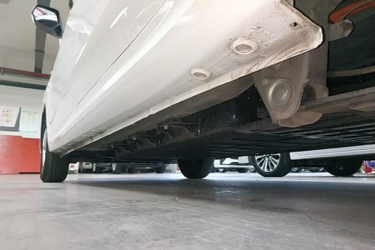 Used Wuling Hongguang New Energy 2024 All-Electric Model 300KM Standard Version Left Side Sill