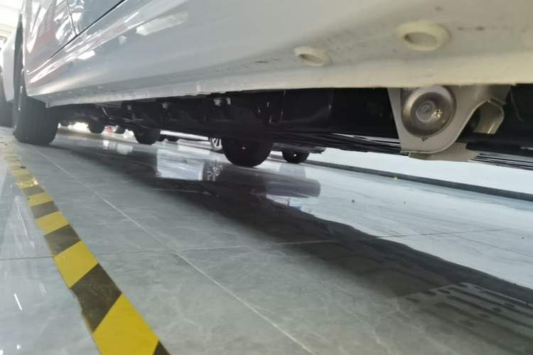 Used Wuling Hongguang New Energy 2024 All-Electric Model 300KM Standard Version Left Side Sill