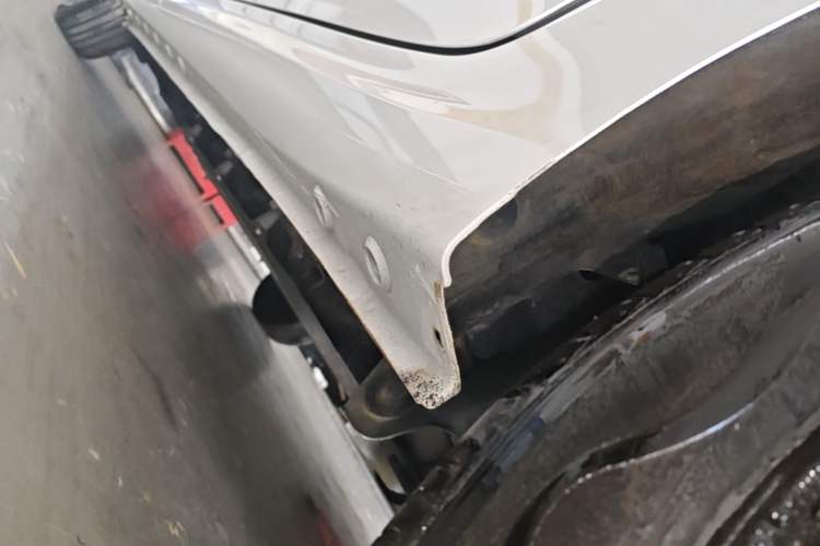 Used Wuling Hongguang New Energy 2024 All-Electric Model 300KM Standard Version Left Side Sill