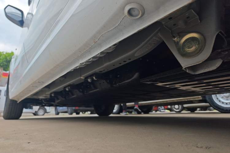 Used Wuling Hongguang New Energy 2024 All-Electric Model 300KM Standard Version Left Side Sill
