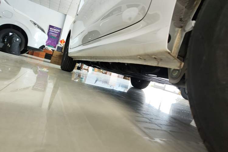 Used Wuling Hongguang New Energy 2024 All-Electric Model 300KM Standard Version Left Side Sill