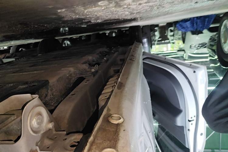 Used Wuling Hongguang New Energy 2024 All-Electric Model 300KM Standard Version Left Side Sill