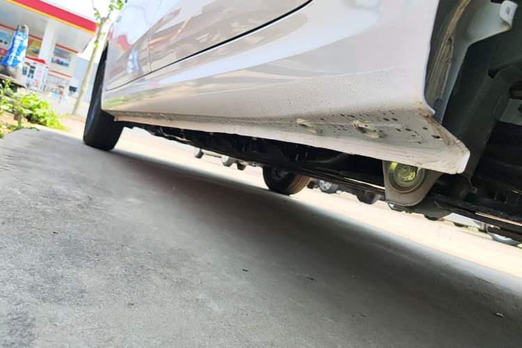 Used Wuling Hongguang New Energy 2024 All-Electric Model 300KM Standard Version Left Side Sill