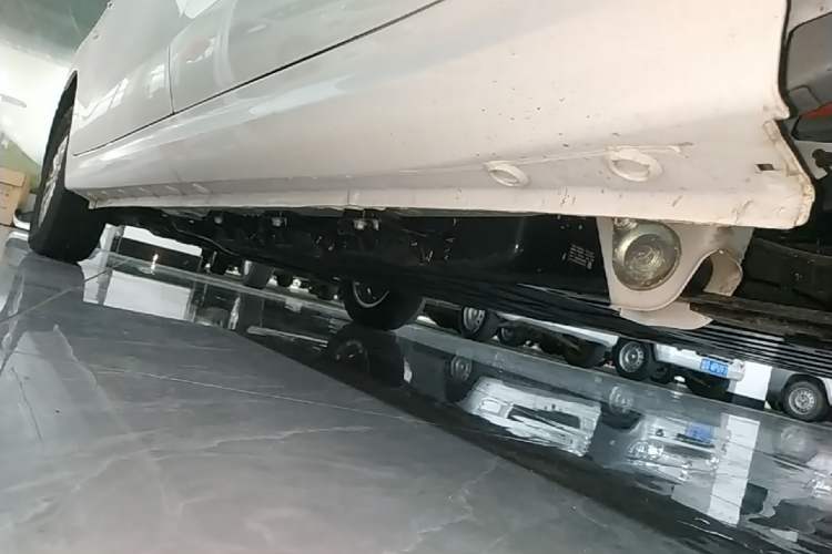 Used Wuling Hongguang New Energy 2024 All-Electric Model 300KM Standard Version Left Side Sill