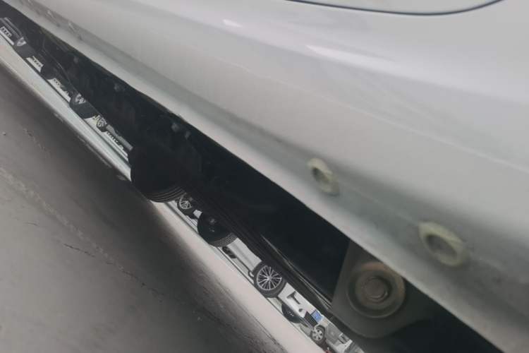 Used Wuling Hongguang New Energy 2024 All-Electric Model 300KM Practical Version Left Side Sill