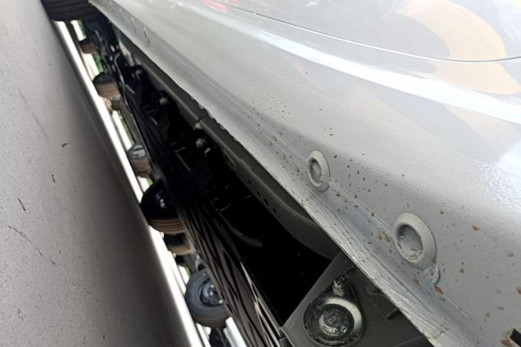 Used Wuling Hongguang New Energy 2024 All-Electric Model 300KM Standard Version Left Side Sill