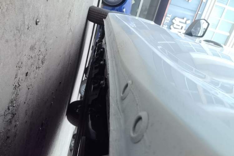 Used Wuling Hongguang New Energy 2024 All-Electric Model 300KM Standard Version Left Side Sill