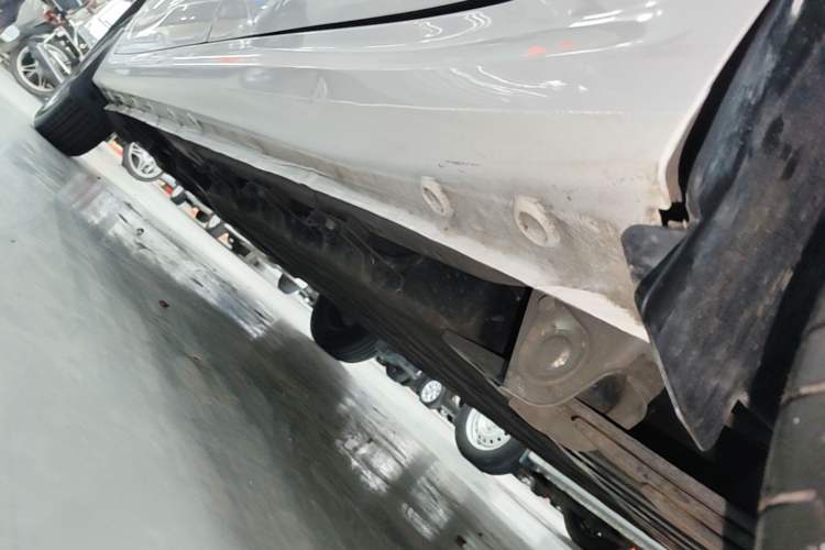 Used Wuling Hongguang New Energy 2024 All-Electric Model 300KM Standard Version Left Side Sill