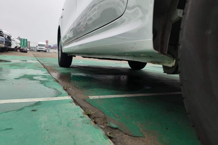 Used Wuling Hongguang New Energy 2024 All-Electric Model 300KM Practical Version Left Side Sill