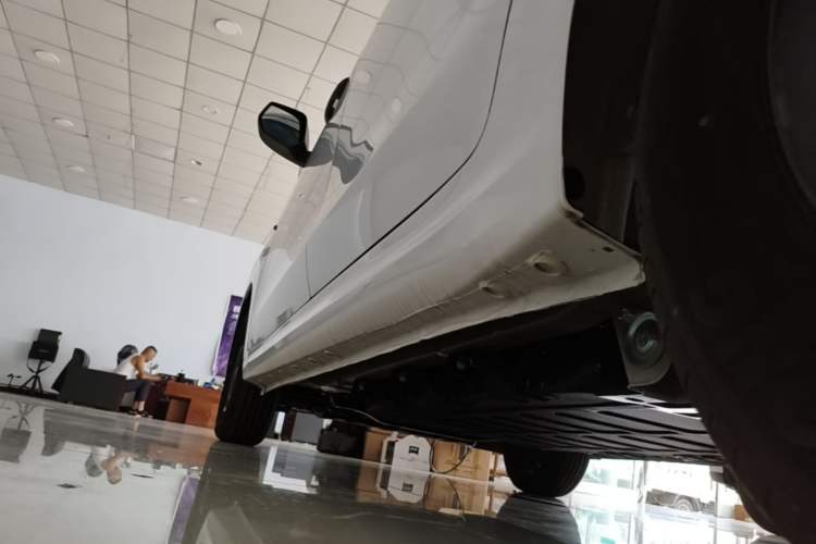 Used Wuling Hongguang New Energy 2024 All-Electric Model 300KM Standard Version Left Side Sill