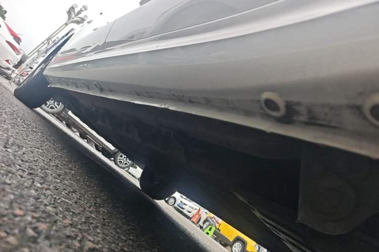 Used Wuling Hongguang New Energy 2024 All-Electric Model 300KM Standard Version Left Side Sill