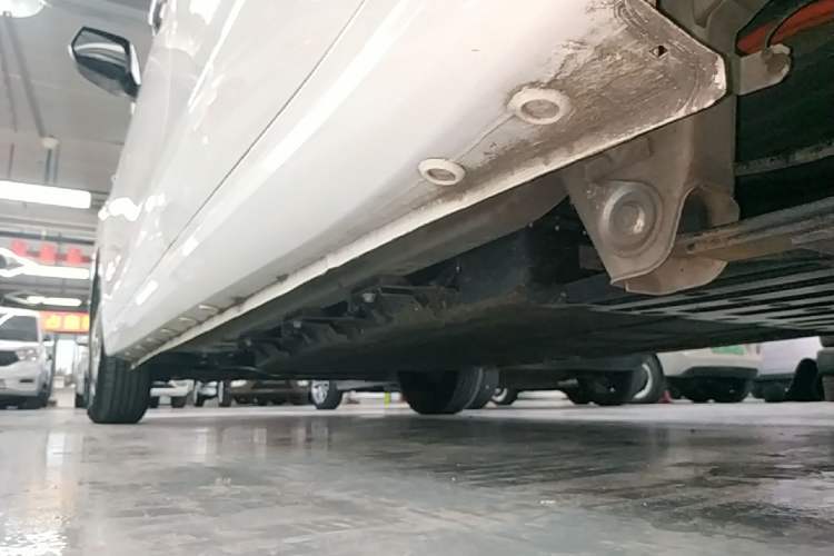 Used Wuling Hongguang New Energy 2024 All-Electric Model 300KM Standard Version Left Side Sill