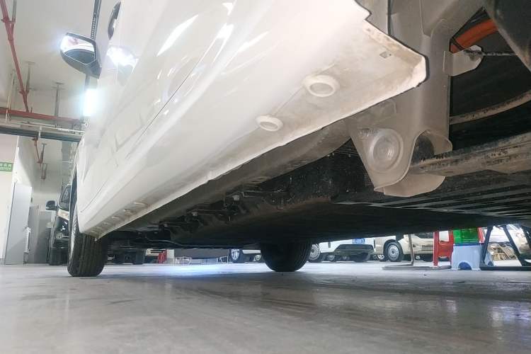 Used Wuling Hongguang New Energy 2024 All-Electric Model 300KM Standard Version Left Side Sill