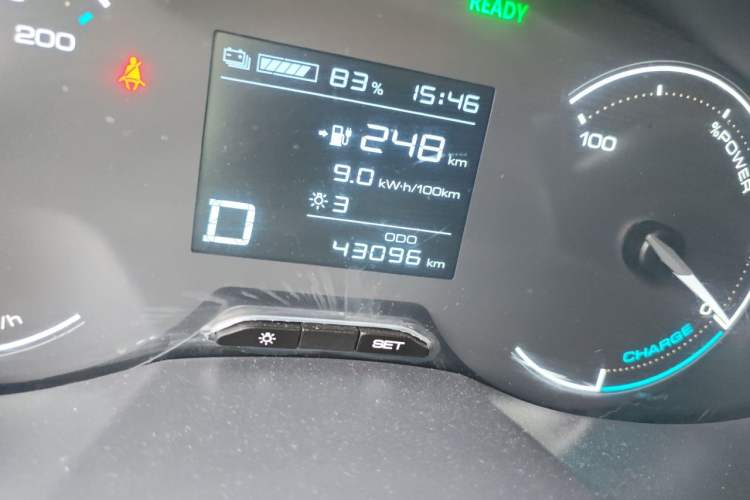 Used Wuling Hongguang New Energy 2024 All-Electric Model 300KM Practical Version Odometer Close Up