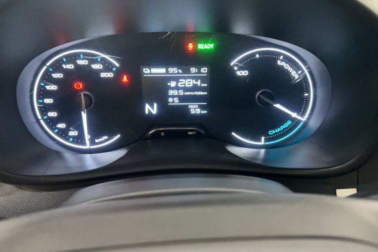 Used Wuling Hongguang New Energy 2024 All-Electric Model 300KM Standard Version Odometer Close Up