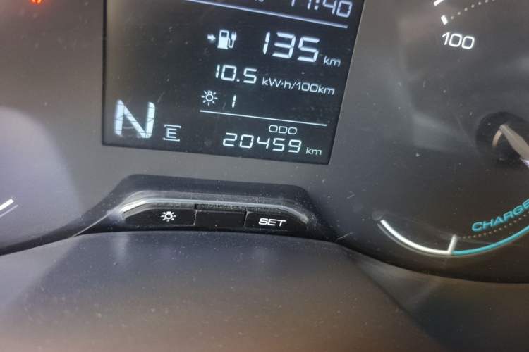 Used Wuling Hongguang New Energy 2024 All-Electric Model 300KM Standard Version Odometer Close Up