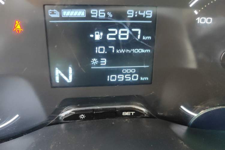 Used Wuling Hongguang New Energy 2024 All-Electric Model 300KM Practical Version Odometer Close Up