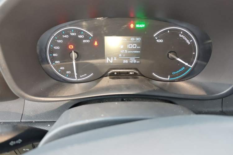 Used Wuling Hongguang New Energy 2024 All-Electric Model 300KM Standard Version Odometer Close Up