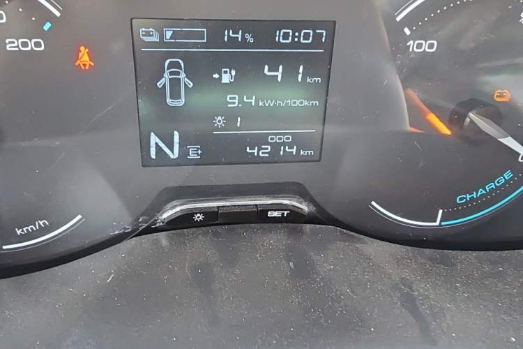 Used Wuling Hongguang New Energy 2024 All-Electric Model 300KM Standard Version Odometer Close Up