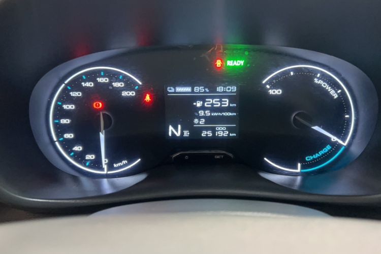 Used Wuling Hongguang New Energy 2024 All-Electric Model 300KM Practical Version Odometer Close Up