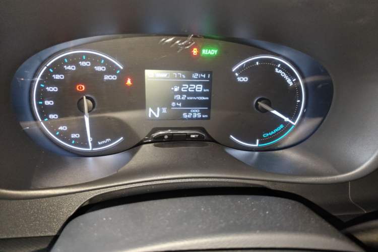Used Wuling Hongguang New Energy 2024 All-Electric Model 300KM Standard Version Odometer Close Up