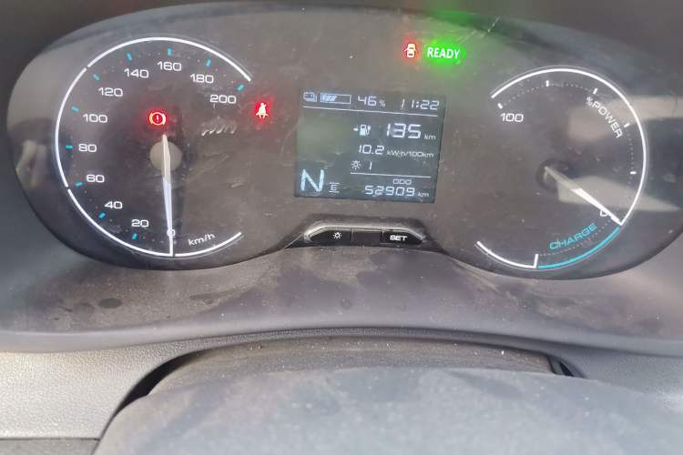 Used Wuling Hongguang New Energy 2024 All-Electric Model 300KM Practical Version Odometer Close Up