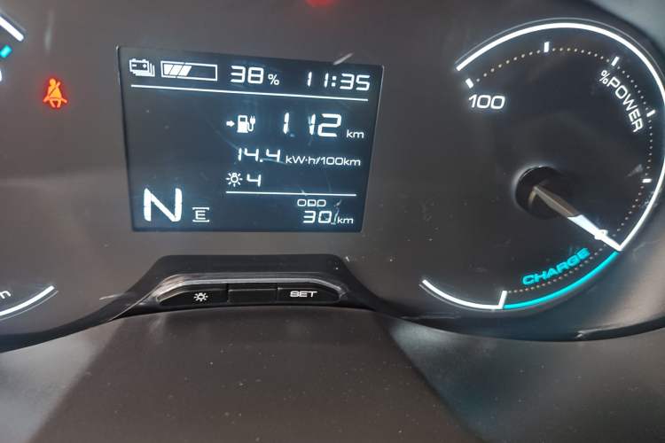 Used Wuling Hongguang New Energy 2024 All-Electric Model 300KM Standard Version Odometer Close Up