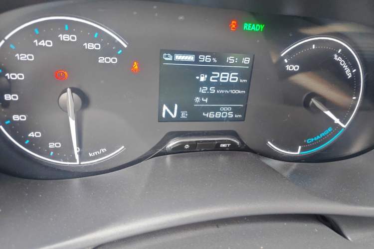 Used Wuling Hongguang New Energy 2024 All-Electric Model 300KM Practical Version Odometer Close Up