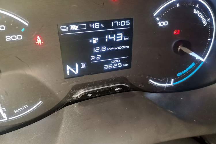 Used Wuling Hongguang New Energy 2024 All-Electric Model 300KM Standard Version Odometer Close Up