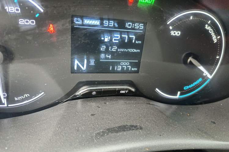 Used Wuling Hongguang New Energy 2024 All-Electric Model 300KM Standard Version Odometer Close Up
