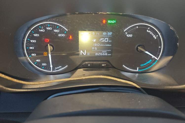 Used Wuling Hongguang New Energy 2024 All-Electric Model 300KM Standard Version Odometer Close Up