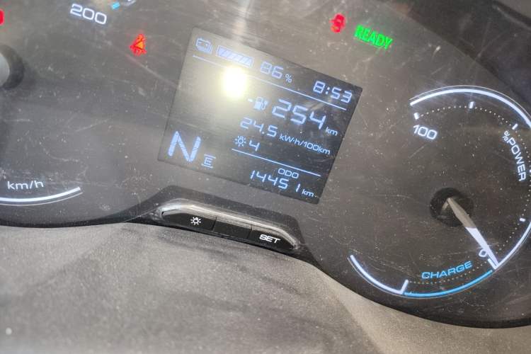 Used Wuling Hongguang New Energy 2024 All-Electric Model 300KM Practical Version Odometer Close Up
