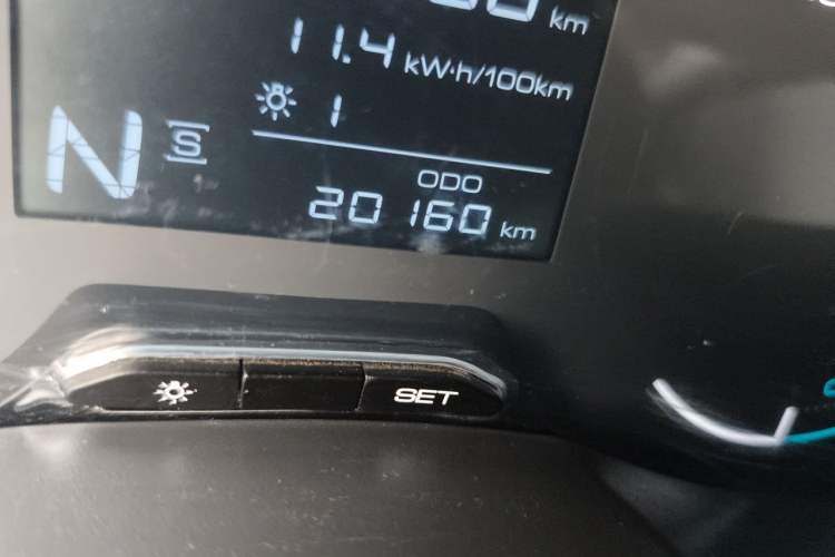 Used Wuling Hongguang New Energy 2024 All-Electric Model 300KM Standard Version Odometer Close Up