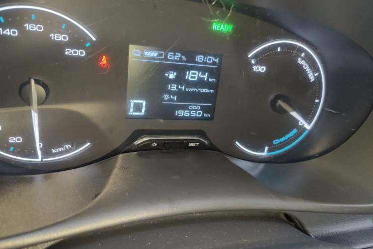 Used Wuling Hongguang New Energy 2024 All-Electric Model 300KM Standard Version Odometer Close Up