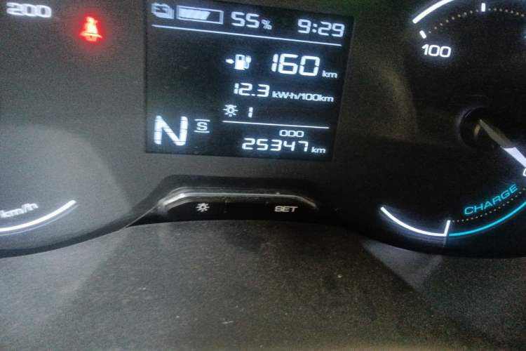 Used Wuling Hongguang New Energy 2024 All-Electric Model 300KM Standard Version Odometer Close Up