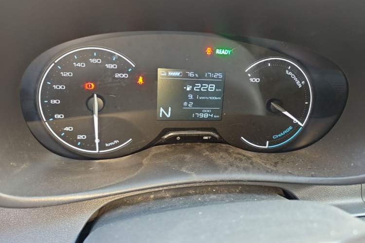 Used Wuling Hongguang New Energy 2024 All-Electric Model 300KM Standard Version Odometer Close Up