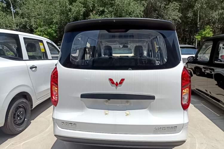 Used Wuling Hongguang New Energy 2024 All-Electric Model 300KM Standard Version Rear