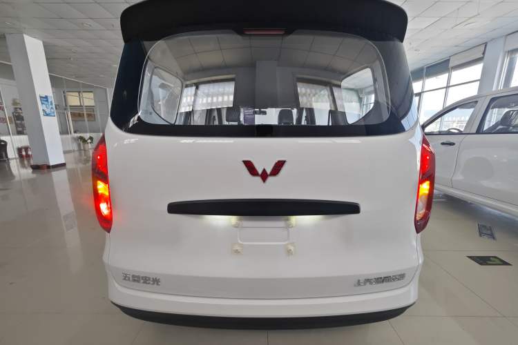 Used Wuling Hongguang New Energy 2024 All-Electric Model 300KM Practical Version Rear