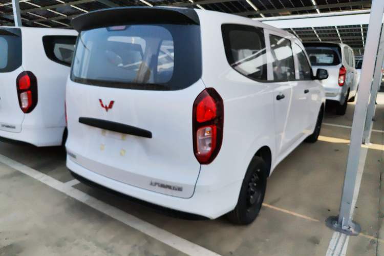 Used Wuling Hongguang New Energy 2024 All-Electric Model 300KM Practical Version Rear Right 45 Deg